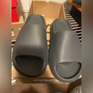 Yeezy Gray Slide